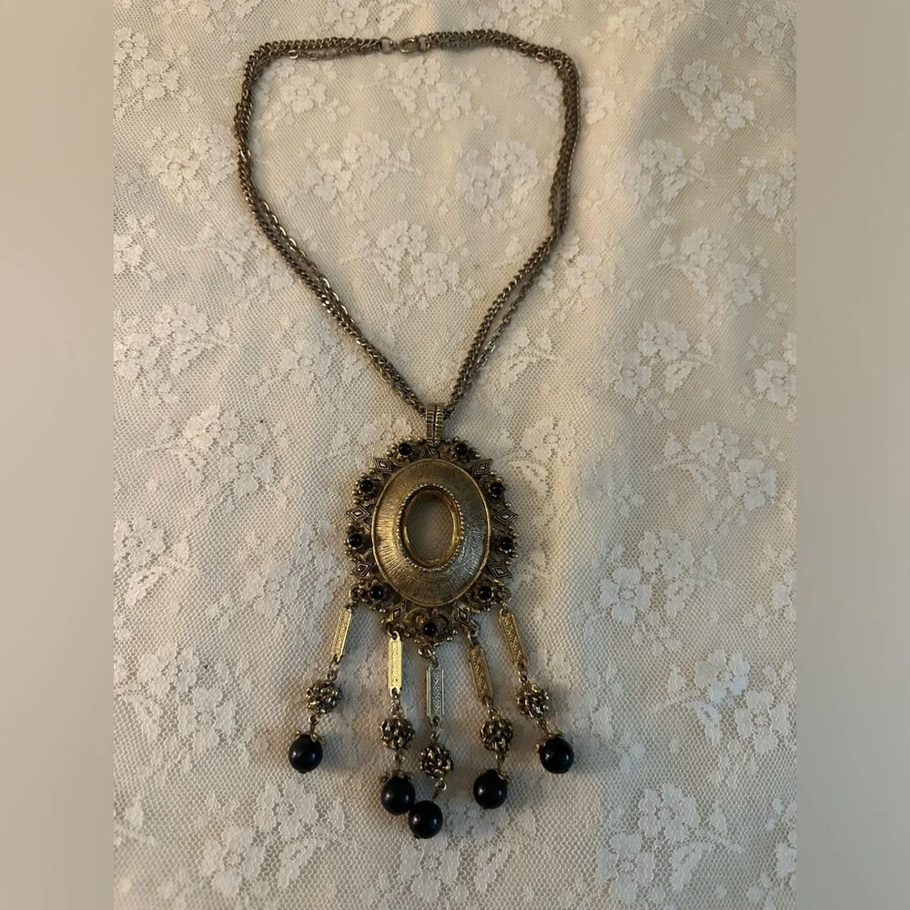 Vintage Gold Toned Necklace ⚠️ Missing the Cabochon read below